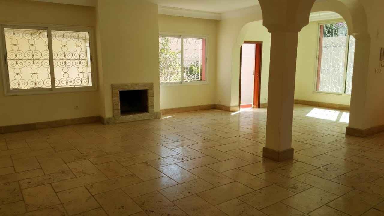 Location-coquette-villa-avec-piscine-Oasis