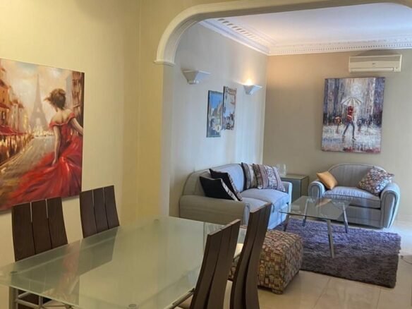 Location-d'un-beau-studio-meublé-pas-cher-sur-Gauthier Ce beau studio se trouvant dans une résidence de haut standing, composé d’un hall avec coin salle à manger, salon avec canapés européen, cuisine équipé fermée, chambre avec placards, salle de bain avec douche , place au parking