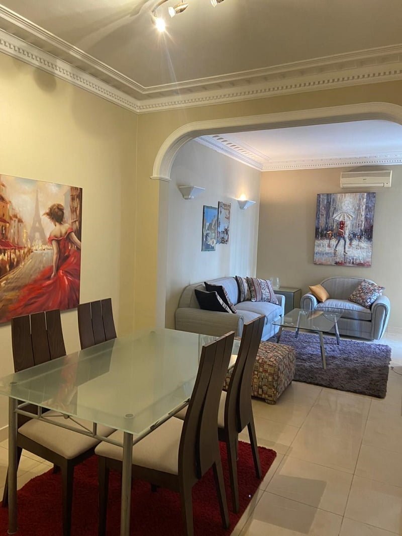 Location-d'un-beau-studio-meublé-pas-cher-sur-Gauthier Ce beau studio se trouvant dans une résidence de haut standing, composé d’un hall avec coin salle à manger, salon avec canapés européen, cuisine équipé fermée, chambre avec placards, salle de bain avec douche , place au parking