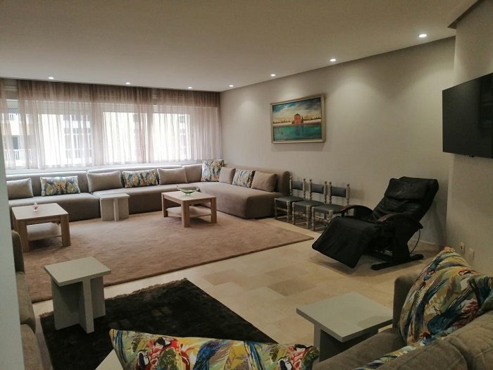 LOCATION-BEL-APPARTEMENT-MEUBLE-AU-QUARTIER-RACINE