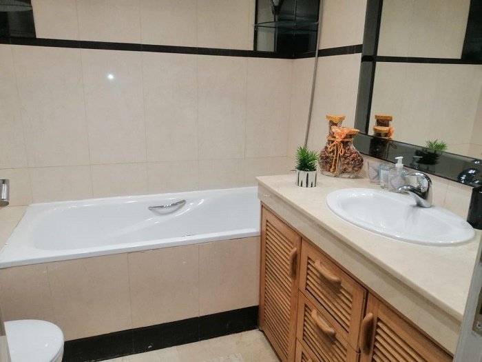 LOCATION-BEL-APPARTEMENT-MEUBLE-AU-QUARTIER-RACINE