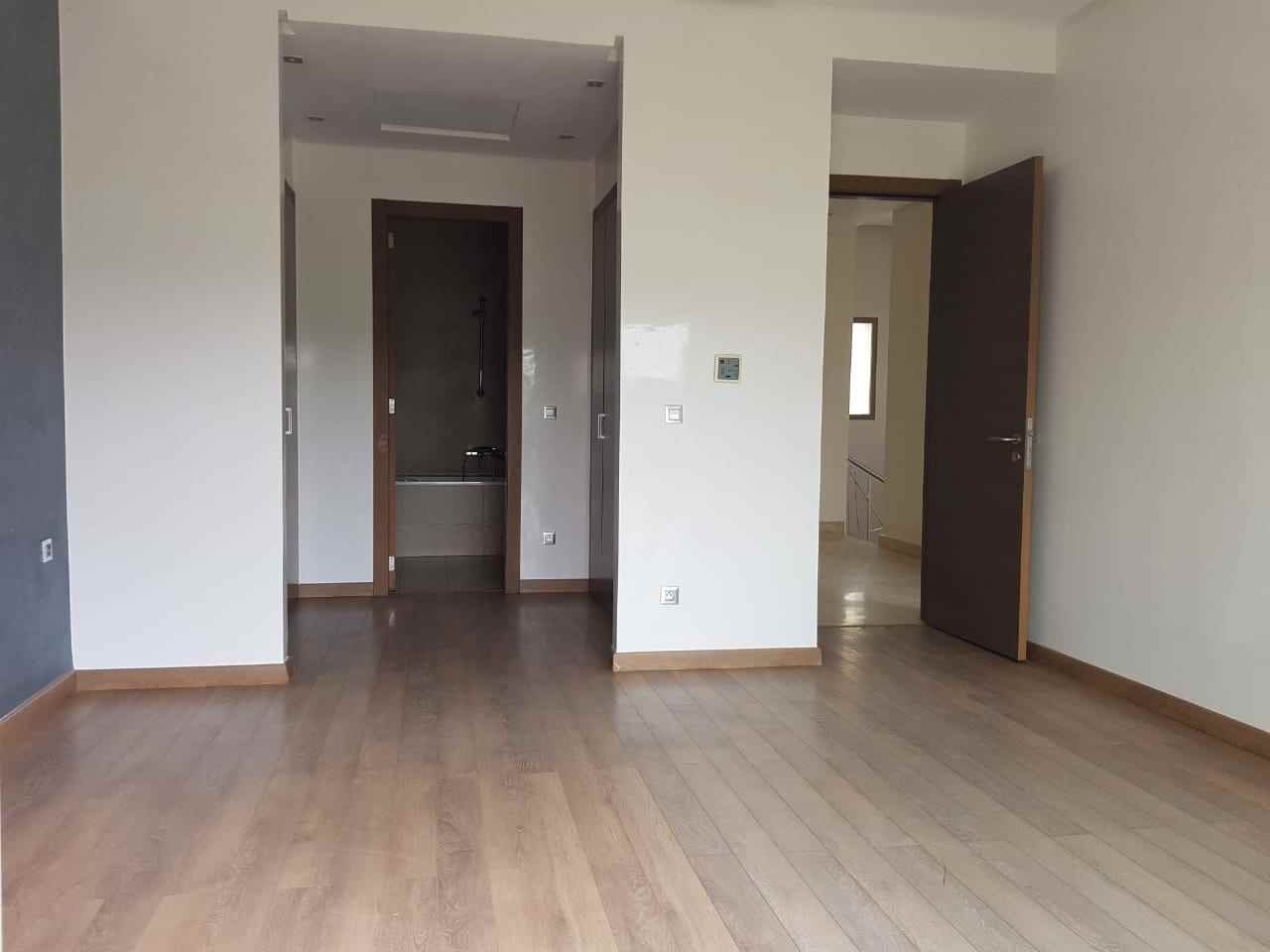 Location-d'une-belle-villa-moderne-sur-bouskoura