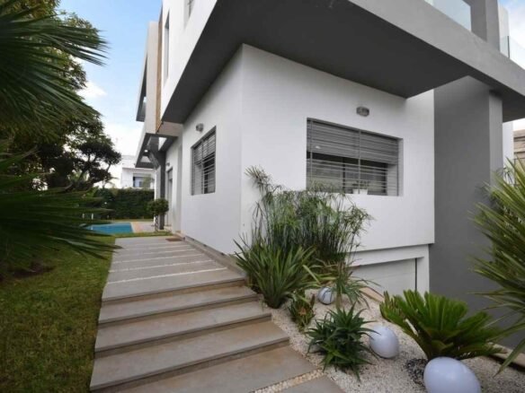Location-d'une-moderne-villa-meublé-sur-dar-bouazza
