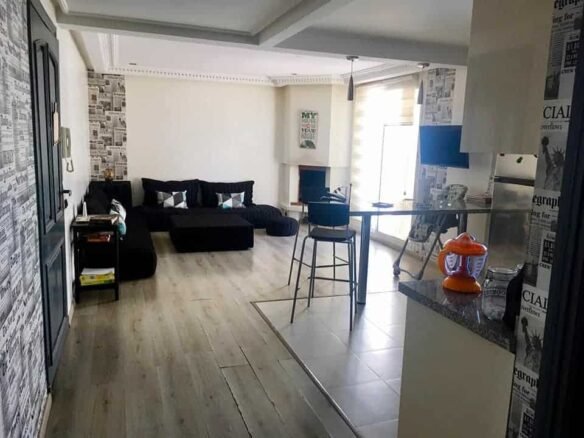 Location-studio-meublé-avec-terrasse-Les-Princesses
