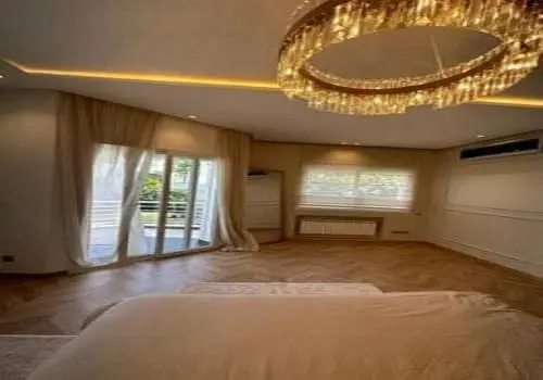 Vente-Luxueuse-Villa-450m²-avec-jardin-et-piscine