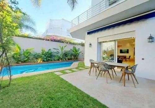 Vente-Luxueuse-Villa-450m²-avec-jardin-et-piscine